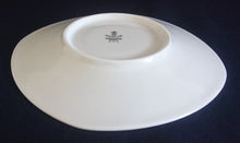 Lade das Bild in den Galerie-Viewer, UNTERTASSE - Porzellan, Flora Blumenblüten Pflanzen Blatt Blätter Motiv Dekor