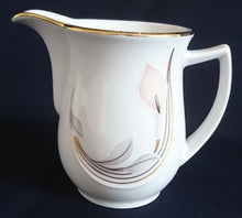 Lade das Bild in den Galerie-Viewer, 5er Set KAFFEEKANNE MIT DECKEL & MILCHKÄNNCHEN & ZUCKERDOSE UND DECKEL - Porzellan, Goldrand Flora Blumenblüte Relief Motiv Dekor