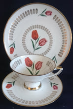 Lade das Bild in den Galerie-Viewer, 3er TEE~ SAMMELGEDECK - Porzellan, Goldrand Abstrakt Zeichen Symbole Flora Tulpenblumen Motiv Dekor (BC)