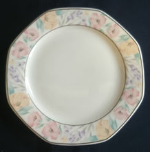 Lade das Bild in den Galerie-Viewer, 2er Set DESSERTTELLER - Porzellan, Streifen Linien Flora Blumenblüten Motiv Dekor