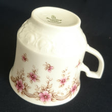 Lade das Bild in den Galerie-Viewer, KAFFEETASSE - Porzellan, Flora Blumenblüten Pflanzen Relief Motiv Dekor
