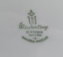 Lade das Bild in den Galerie-Viewer, SAUCIER UNTERTELLER - Porzellan, Flora Blumenblüten Pflanzen Relief Motiv Dekor