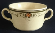 Lade das Bild in den Galerie-Viewer, SUPPENTASSE - Porzellan, Doppelte Linien Flora Blumenblüten Ranken Meliertes Motiv Dekor