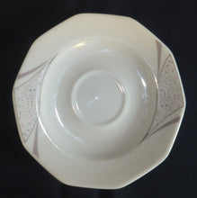 Lade das Bild in den Galerie-Viewer, UNTERTASSE - Porzellan, Abstrakt Linien Punkte Zehn Eckig Form Motiv Dekor