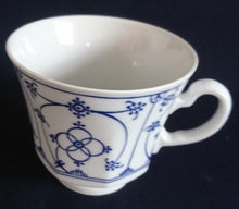 Lade das Bild in den Galerie-Viewer, 15 Teiiges KAFFEESERVICE- Porzellan, Indisch Blau Strohblume Motiv Dekor