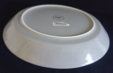 Lade das Bild in den Galerie-Viewer, 2er Set SPEISETELLER - Porzellan, Einfärbiges Moderne Form Firmenlogo Motiv Dekor