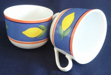 Lade das Bild in den Galerie-Viewer, 2er Set 2er KAFFEEGEDECK - Porzellan, Balken Linien Zitronenfrucht Früchte Motiv Dekor