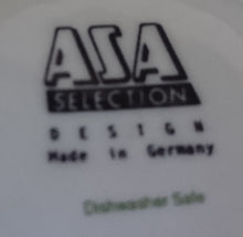 Lade das Bild in den Galerie-Viewer, 2er Set UNTERTASSEN - Porzellan, Balken Linien Zitronenfrucht Früchte Motiv Dekor