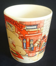 Lade das Bild in den Galerie-Viewer, KINDERBECHER - Keramik / Steingut, Forever Friends Schulbärchen Motiv Dekor