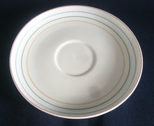 Lade das Bild in den Galerie-Viewer, UNTERTASSE "Rainbow" - Porzellan, Linien Streifen Dekor