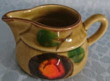 Lade das Bild in den Galerie-Viewer, MILCHKÄNNCHEN - Keramik / Steingut, Obstmotiv Dekor