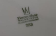 Lade das Bild in den Galerie-Viewer, BLUMENDECKELVASE - Porzellan, Goldrand Linien Motiv Dekor