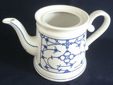 Lade das Bild in den Galerie-Viewer, KAFFEEKANNE OHNE DECKEL - Porzellan, Indisch Blau Strohblumen Dekor