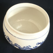 Lade das Bild in den Galerie-Viewer, ASCHENBECHER OHNE FUNKTIONSDECKEL - Porzellan, Zwiebelmuster Dekor
