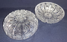 Lade das Bild in den Galerie-Viewer, BONBONIERE - 24% Pbo Bleikristall, Runde Schalen Form, Abstrakter Geometrischer Dekorschliff (G)