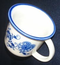 Lade das Bild in den Galerie-Viewer, MOCCATASSE - Porzellan, Zwiebelmuster Motiv Dekorrand, 1.Wahl