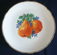 Lade das Bild in den Galerie-Viewer, DESSERT SAMMELTELLER - Porzellan, Goldrand Obst Birnen Beeren Motiv Dekor