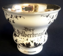 Lade das Bild in den Galerie-Viewer, TEETASSE - Porzellan, Abstrakt Hochzeitsehe Rankenblätter Schriftzug Braut Motiv Dekor