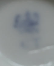 Lade das Bild in den Galerie-Viewer, TEETASSE - Porzellan, Abstrakt Hochzeitsehe Rankenblätter Schriftzug Bräutigam Motiv Dekor