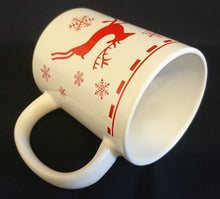 Lade das Bild in den Galerie-Viewer, KAFFEETASSE - Porzellan, Linien Striche Rentier Schneeflocken Motiv Dekor