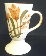 Lade das Bild in den Galerie-Viewer, KAFFEETASSE - Keramik / Steingut, Blumen Blüten Pflanzen Flora Rand Motiv Dekor