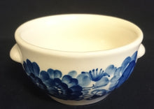 Lade das Bild in den Galerie-Viewer, SUPPENTASSE - Keramik / Steingut, Blumen Blüten Pflanzen Dekor, Handbemalt / Handpainted