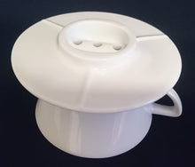 Lade das Bild in den Galerie-Viewer, KAFFEEFILTERHALTER 100 "3 Loch System" - Porzellan, Klassisch Einfärbiges Schriftzug Dekor