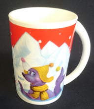 Lade das Bild in den Galerie-Viewer, KINDERTASSE - Porzellan, Wintergeschichten Edgar & Robbi Motiv Dekor