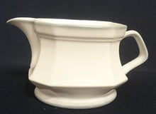 Lade das Bild in den Galerie-Viewer, SAUCIER - Porzellan, Rand Linien Relief Motiv Dekor