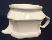 Lade das Bild in den Galerie-Viewer, SAUCIER - Porzellan, Rand Linien Relief Motiv Dekor