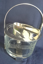 Lade das Bild in den Galerie-Viewer, EISWÜRFELBEHÄLTER BUTLER MIT EISZANGE - Kristallglas & Edelstahl, Silber Klares Klassisch Dekor
