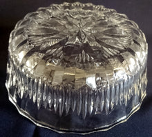 Lade das Bild in den Galerie-Viewer, SCHÜSSEL - Kristallglas, Klassisch Stern Abstrakt Dekor