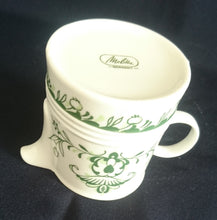 Lade das Bild in den Galerie-Viewer, MILCHKÄNNCHEN "Sekunda Jeverland Reepsholt"- Porzellan, Relief Pflanzen Wappen Dekor