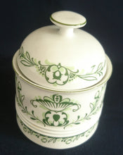 Lade das Bild in den Galerie-Viewer, ZUCKERDOSE MIT DECKEL "Sekunda Jeverland Reepsholt"- Porzellan, Relief Pflanzen Wappen Dekor