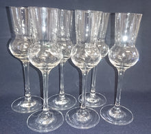 Lade das Bild in den Galerie-Viewer, 2er Set GETRÄNKEGLÄSER - Hartglas, Gewölbte Form, Klares Dekor