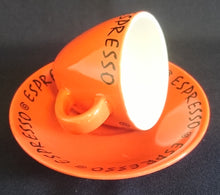 Lade das Bild in den Galerie-Viewer, 2er ESPRESSOGEDECK - Keramik / Steingut, Rot, Schwarze Aufschrift "Espresso" Dekor