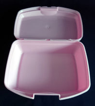 Lade das Bild in den Galerie-Viewer, BROTDOSEN -BOX "Trixibelle" - Kunststoff, Aufschrift Fantasie Movie Trickfilm Figuren Abstrakt Motiv Dekor, Verschließ- & Aufklappbar