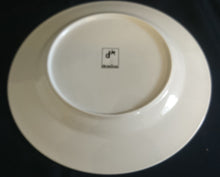 Lade das Bild in den Galerie-Viewer, 2er Set SPEISETELLER - Porzellan, Blumen / Hellgrüner Dekorrand