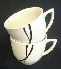 Lade das Bild in den Galerie-Viewer, KAFFEETASSE "Oslo" - Porzellan, Schwarze Streifen Linien Dekor