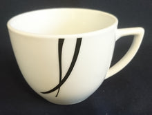 Lade das Bild in den Galerie-Viewer, KAFFEETASSE "Oslo" - Porzellan, Schwarze Streifen Linien Dekor