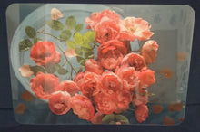 Lade das Bild in den Galerie-Viewer, 2er Set GROßE MOTIV PLATZDECKCHEN, Kunststoff / Plastik, Rechteckige Form Rosen Motiv Dekor