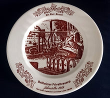 Lade das Bild in den Galerie-Viewer, JAHRESTELLER 1989 - Keramik / Steingut, Bierbrauerei Fässer Hopfen Blätter Bellheimer Privatbrauerei Schriftzug Motiv Dekor, Nach Casper Luiken (1694/95) Kupferstich