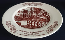 Lade das Bild in den Galerie-Viewer, JAHRESTELLER 1989 - Keramik / Steingut, Bierbrauerei Fässer Hopfen Blätter Bellheimer Privatbrauerei Schriftzug Motiv Dekor, Nach Casper Luiken (1694/95) Kupferstich