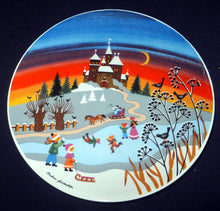 Lade das Bild in den Galerie-Viewer, WAND SAMMELTELLER "Winter" - Vierjahreszeiten, Porzellan, Barbara Fürstenhöfer Designerin