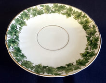 Lade das Bild in den Galerie-Viewer, 2er Set UNTERTASSEN, Porzellan, Blatt Blätter Abstrakt Symbollinien Motiv Goldrand Dekor