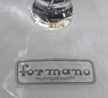 Lade das Bild in den Galerie-Viewer, WEINKARAFFE MIT STÖPSEL - Press- / Hartglas, Klares Dekor Zapfenartiger Stöpsel, Mundgeblasen / Handarbeit