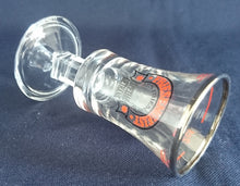 Lade das Bild in den Galerie-Viewer, 2er Set GETRÄNKEGLÄSER - Hartglas, Goldrand Banner Schriftzug Aufschrift Motiv Dekor