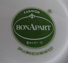 Lade das Bild in den Galerie-Viewer, 2er KAFFEEGEDECK "Fashion BonApart" - Porzellan, Abstrakt Linien Striche Blatt Blätter Motiv Dekor