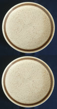 Lade das Bild in den Galerie-Viewer, DESSERTTELLER - Porzellan, Zweifärbiges Gesprenkeltes Linien Dekor, Inglasur, Handbemalt