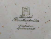 Lade das Bild in den Galerie-Viewer, 2er Set SUPPENTELLER - Porzellan, Zweifärbiges Gesprenkeltes Linien Dekor, Inglasur, Handbemalt